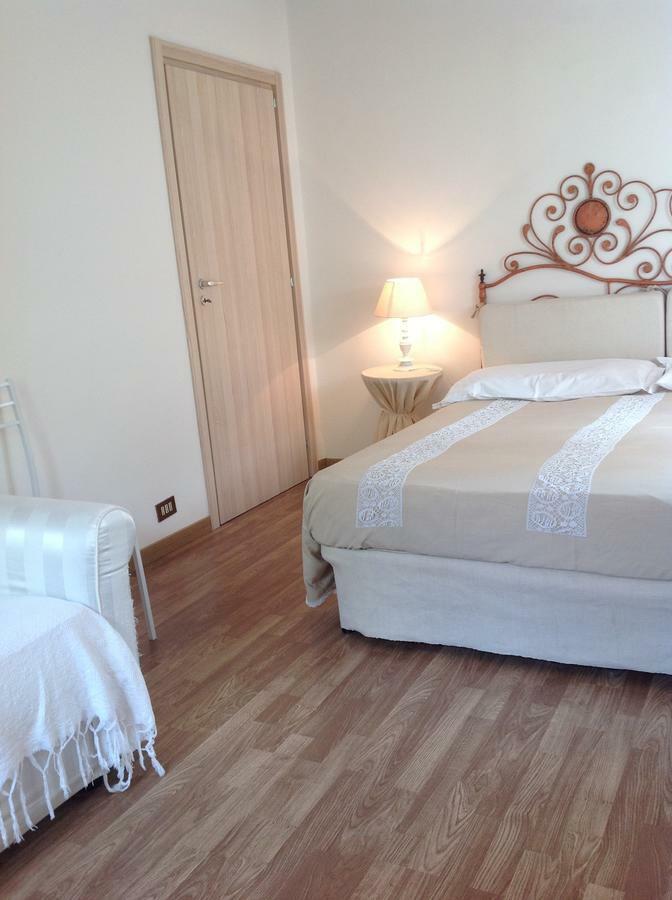 Il Gelsomino Bed & Breakfast อีเซโอ ห้อง รูปภาพ